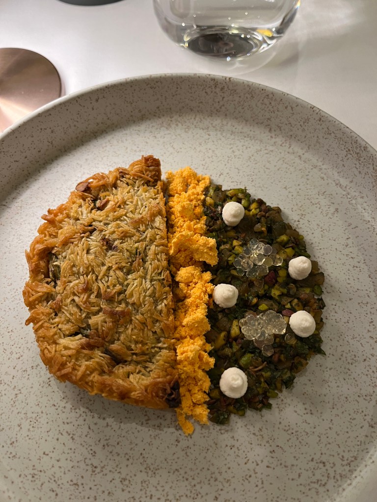 Telezzüz Michelin yıldızlı vegan fine dining restoranı ıspanaklı kadayıf börek