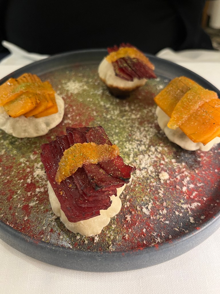 Telezzüz Michelin yıldızlı vegan fine dining restoranı kök sebze şiş ve tombik pide