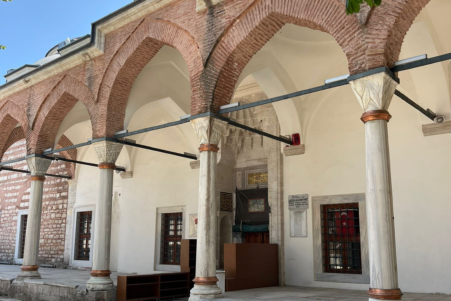 Samatya Yedikule Rehberi Gezilecek Yerler Haseki Sultan Camii