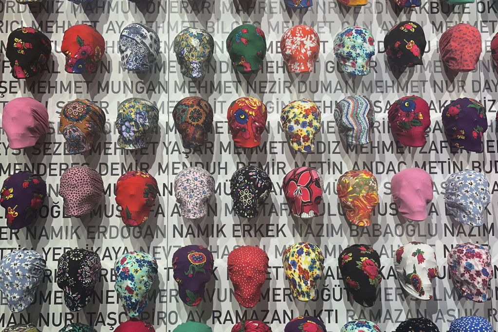 Sessizliğin Dili: Ahmet Güneştekin’in “Kayıp Alfabe”&nbsp;Sergisi