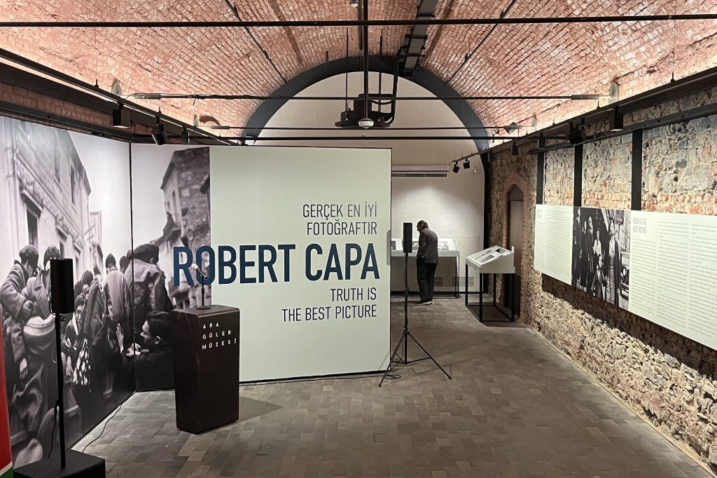 Robert Capa’nın Objektifinden: Savaş ve&nbsp;İnsan